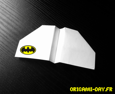 Origami avion batman